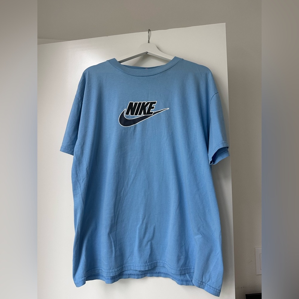 Vintage Nike Men's Light Blue Short Sleeve Tee